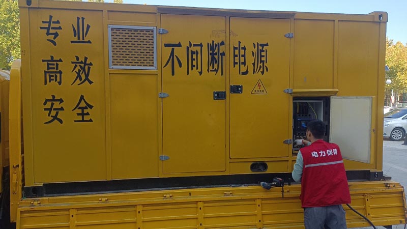 老城柴油发电机组和UPS电源配合使用时，如何避免切换过程中的电力中断？